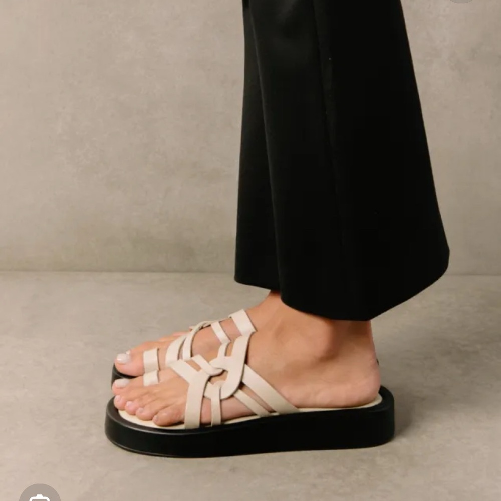 ALOHAS ‘Cool’ Chunky Leather Sandals in Cream - Picture 2 of 12